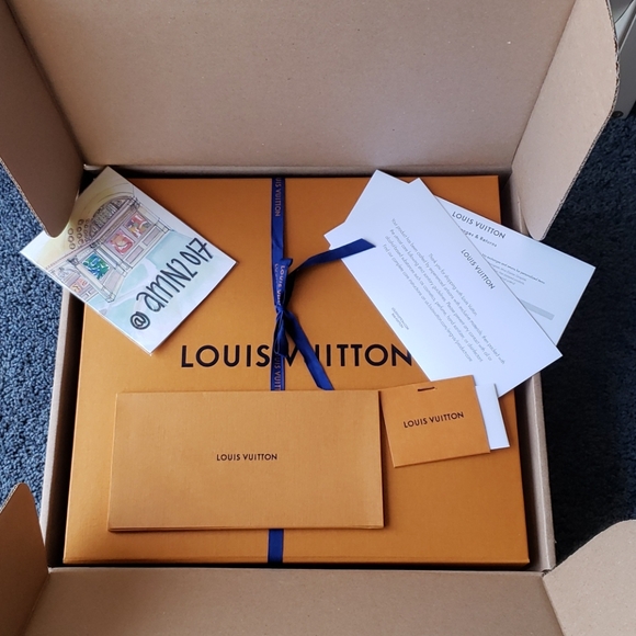 Louis Vuitton Gift Box & LV Ribbon w/ LV Gift tag - Picture 2 of 7